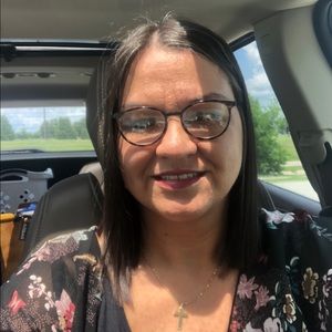 Meet your Posher, Larissa